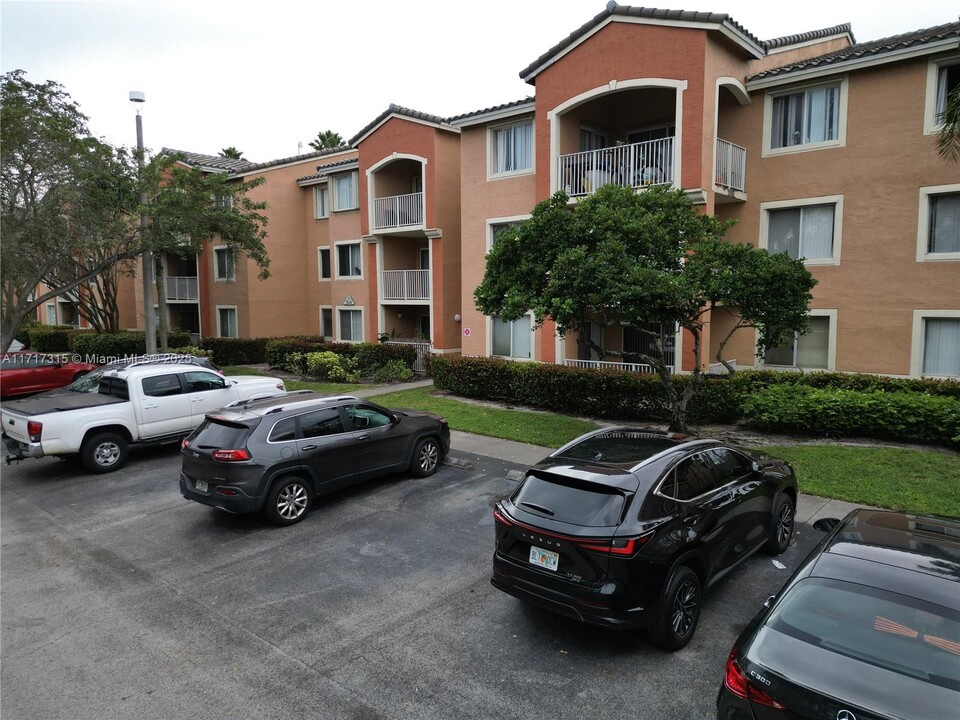 3844 Lyons Rd in Coconut Creek, FL - Building Photo