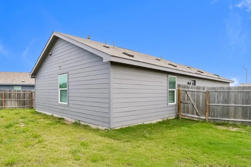 7347 Plata Cir in San Antonio, TX - Foto de edificio