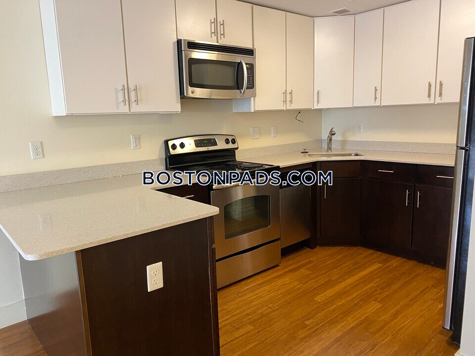 8 Winter Pl in Boston, MA - Building Photo