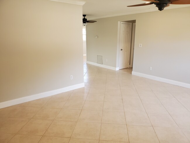 3310 NE Jeannette Dr in Jensen Beach, FL - Building Photo - Building Photo