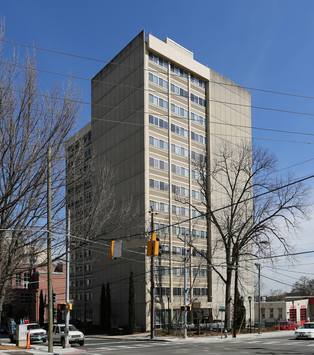 Juniper & 10th Highrise in Atlanta, GA - Building Photo