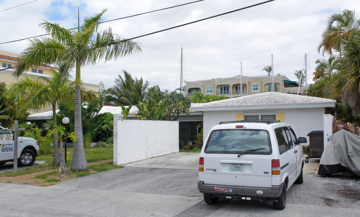 2721 NE 14th St in Fort Lauderdale, FL - Building Photo