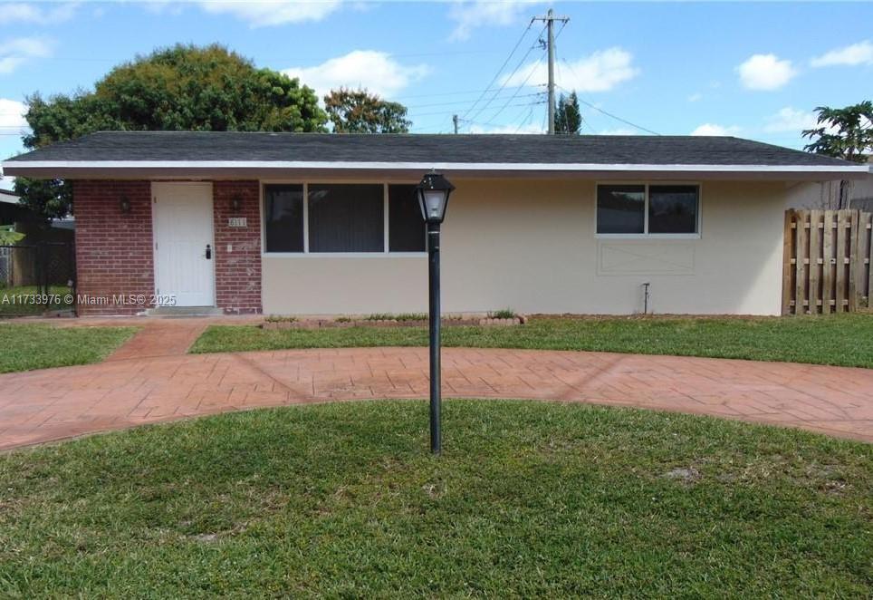 8111 NW 15th St in Pembroke Pines, FL - Building Photo