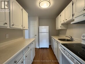 610 Lake St in St Catharines, ON - Building Photo - Building Photo