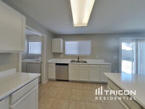 8318 E Peralta Ave in Mesa, AZ - Building Photo - Building Photo