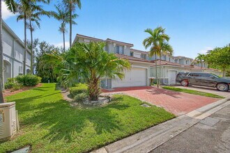 2213 Oakmont Dr in Riviera Beach, FL - Building Photo - Building Photo