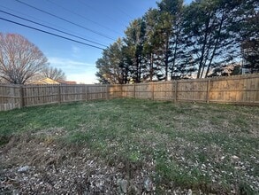 1512 Barrywood Cir W in Clarksville, TN - Building Photo - Building Photo