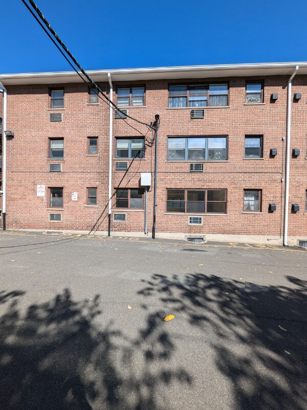 214 Prospect Ave in Hackensack, NJ - Building Photo - Building Photo