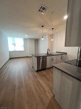 70 W Grand St, Unit 1 Bedroom in Elizabeth, NJ - Building Photo - Building Photo