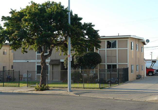 757 Shalimar Dr in Costa Mesa, CA - Building Photo - Building Photo