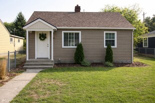 418 E Hawthorne Rd in Spokane, WA - Building Photo