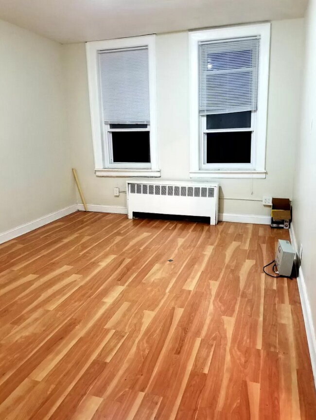 114 Wilkinson Ave in Jersey City, NJ - Foto de edificio - Building Photo