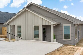 1303 Bells Ave in Denison, TX - Building Photo - Building Photo