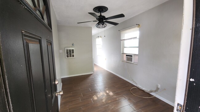 1715 Broxey Court Ne, Unit 3 (RIGHT SIDE) in Winter Haven, FL - Building Photo - Building Photo