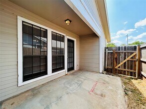 9221 Kempler Dr in Austin, TX - Foto de edificio - Building Photo