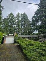 10811 108th St SW in Tacoma, WA - Building Photo