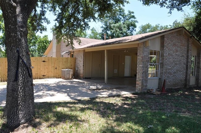 11802 Argonne Forest Trail in Austin, TX - Building Photo - Building Photo
