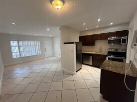 408 NE 7th Ave in Fort Lauderdale, FL - Building Photo