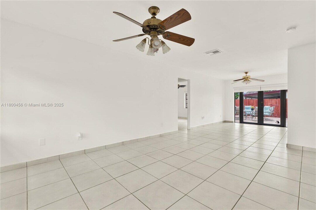 7127 SW 154th Ct in Miami, FL - Building Photo