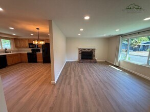 3749 Kevington Ave in Eugene, OR - Building Photo - Building Photo