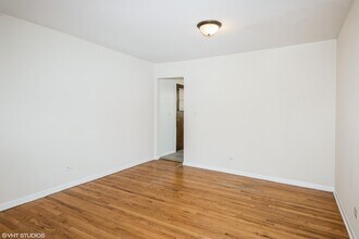 1320 W Lunt Ave in Chicago, IL - Building Photo - Building Photo