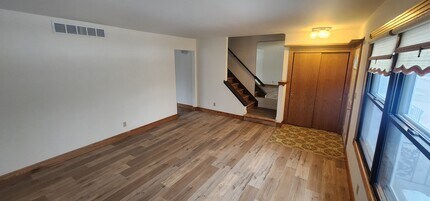 8101 W Tripoli Ave, Unit 8101 in Milwaukee, WI - Building Photo - Building Photo