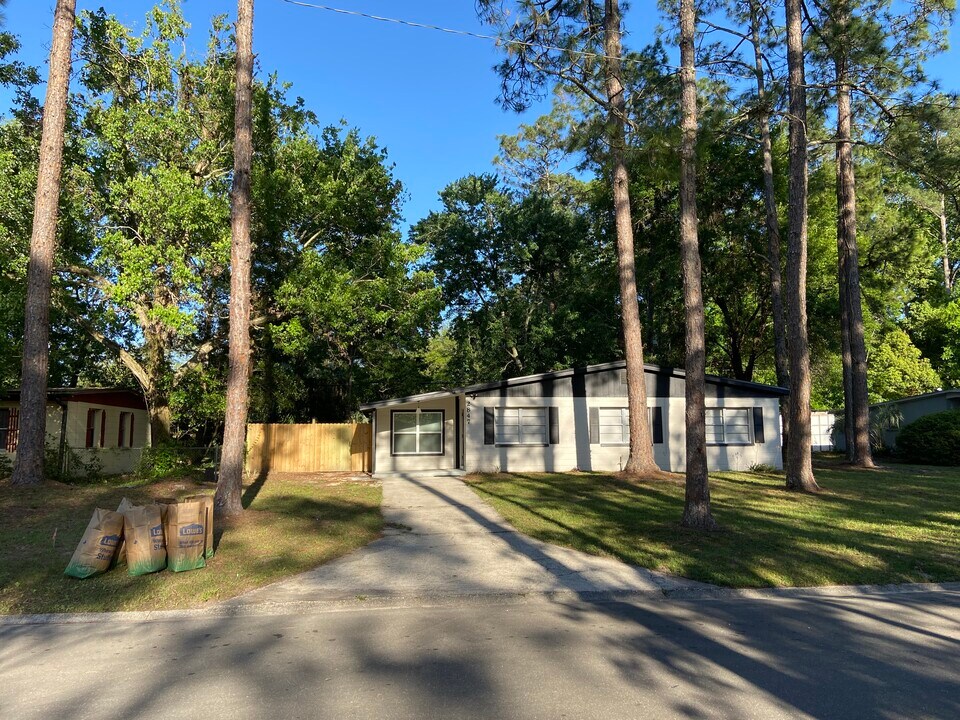 2847 NE 13th Dr in Gainesville, FL - Building Photo