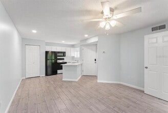 1908 Lake Atriums Cir in Orlando, FL - Building Photo - Building Photo
