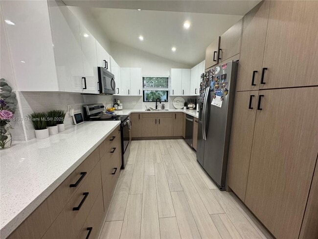 1711 SW 16th St in Miami, FL - Building Photo - Building Photo