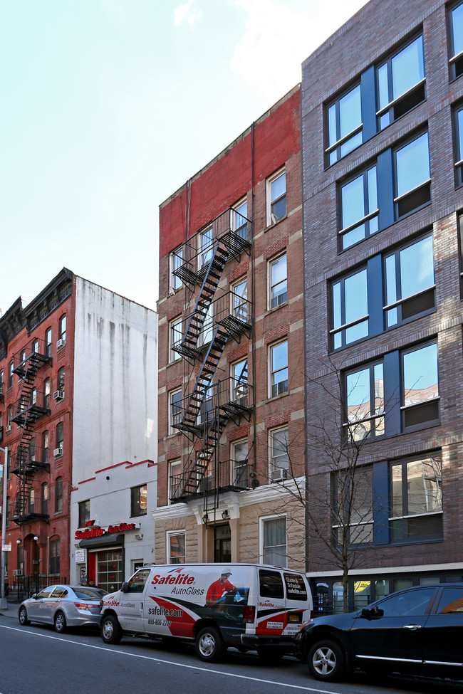 448 W 54th St in New York, NY - Building Photo - Building Photo