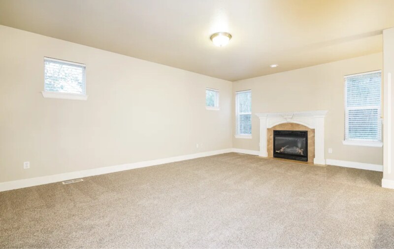 10096 185th Ave E in Bonney Lake, WA - Building Photo