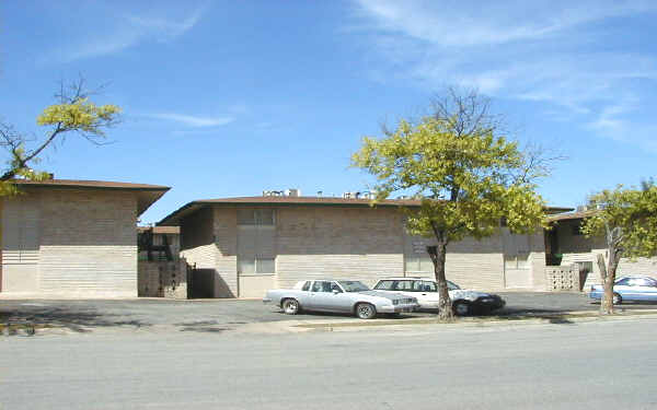 Silver Springs Apartments in San Antonio, TX - Foto de edificio - Building Photo