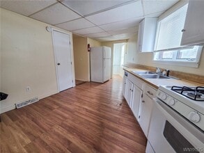 38 N Main St in Middleport, NY - Building Photo - Building Photo