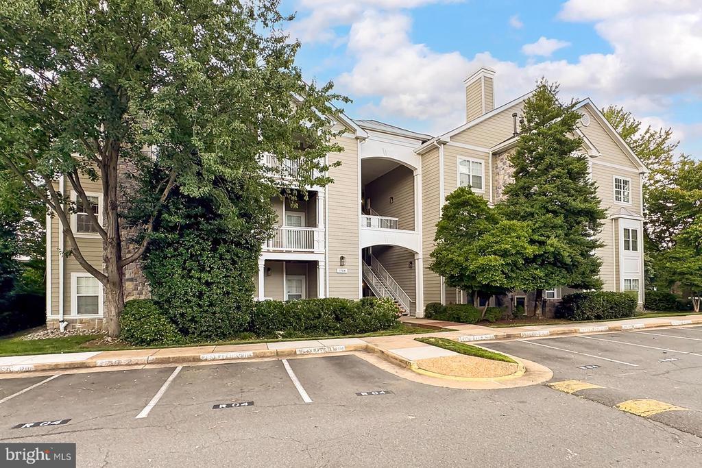 1704 Lake Shore Crest Dr in Reston, VA - Building Photo