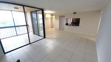 450 Egret Cir in Delray Beach, FL - Building Photo - Building Photo