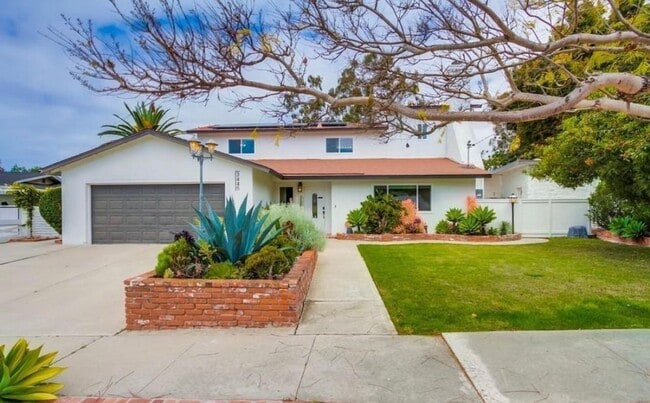 property at 3445 Catalina Dr