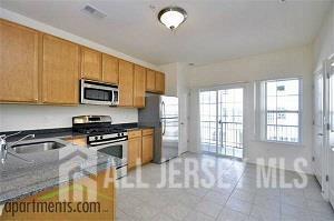 129 Gawron Ct in Sayreville, NJ - Building Photo