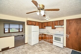 1618 Clearbrook Rd NW in Massillon, OH - Building Photo - Building Photo