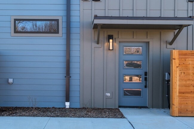 303 Park St in Springdale, AR - Foto de edificio - Building Photo