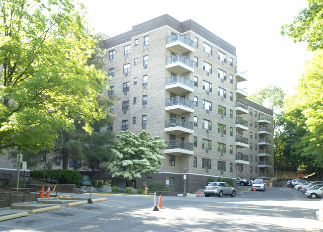 Tompkins Manor in White Plains, NY - Foto de edificio - Building Photo