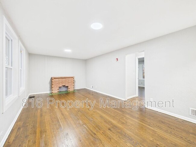 7560 Prospect Ave in Kansas City, MO - Building Photo - Building Photo