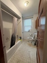 35 Fiske St in Waltham, MA - Foto de edificio - Building Photo