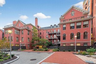 215 I St NE in Washington, DC - Building Photo