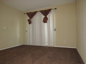 7200 W Pirates Cove Rd in Las Vegas, NV - Building Photo - Building Photo