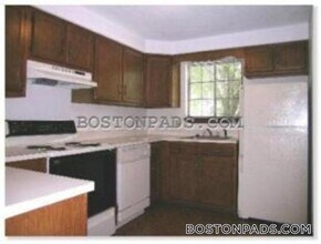 16 Strawberry Hill Rd in Acton, MA - Foto de edificio - Building Photo