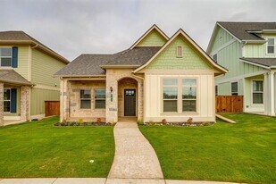 102 Cardinal Wds in Granbury, TX - Building Photo