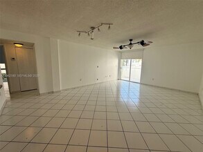 7832 Collins Ave in Miami Beach, FL - Building Photo - Building Photo
