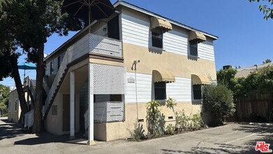 11225 Emelita St in Los Angeles, CA - Building Photo - Building Photo