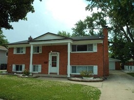 2528 Koper Dr in Sterling Heights, MI - Building Photo