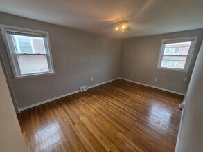 214 Robina St in Philadelphia, PA - Foto de edificio - Building Photo